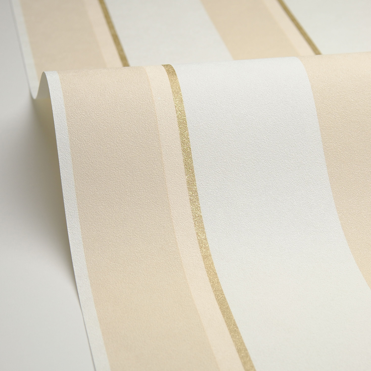 Papier peint Rayure Linéaire beige doré - Graphic de Casélio AMBV | Réf. GPC105530187