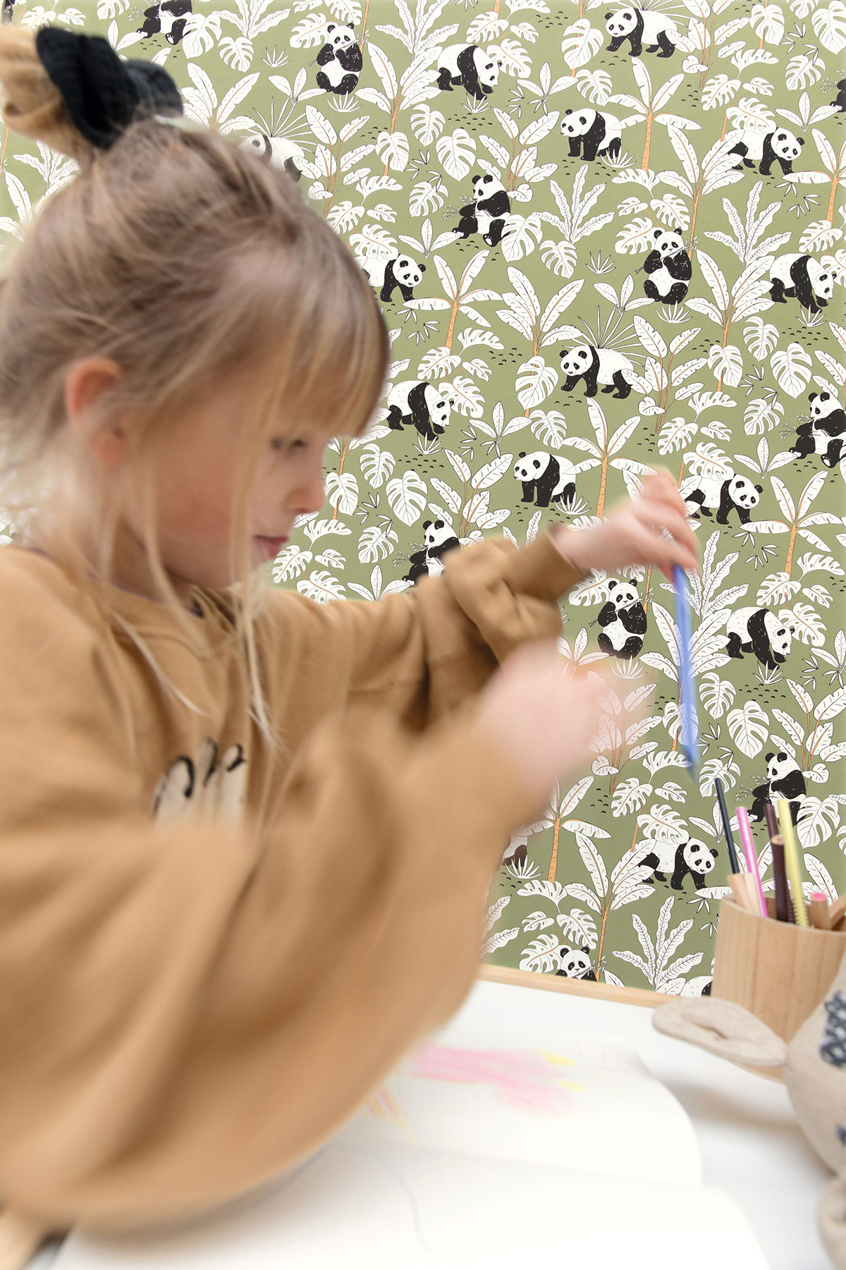 Papier peint Forêt Panda Se Prelasser vert - Autour du Monde de Casélio | Réf. ADM103507170