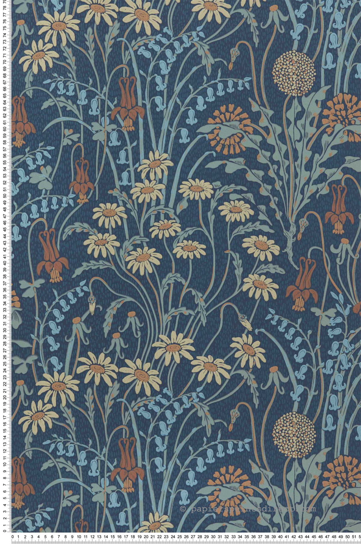 Papier peint Marguerite Flower Meadow bleu - V&A Decorative Papers II d'Initiales | Réf. INI-2412-178-01