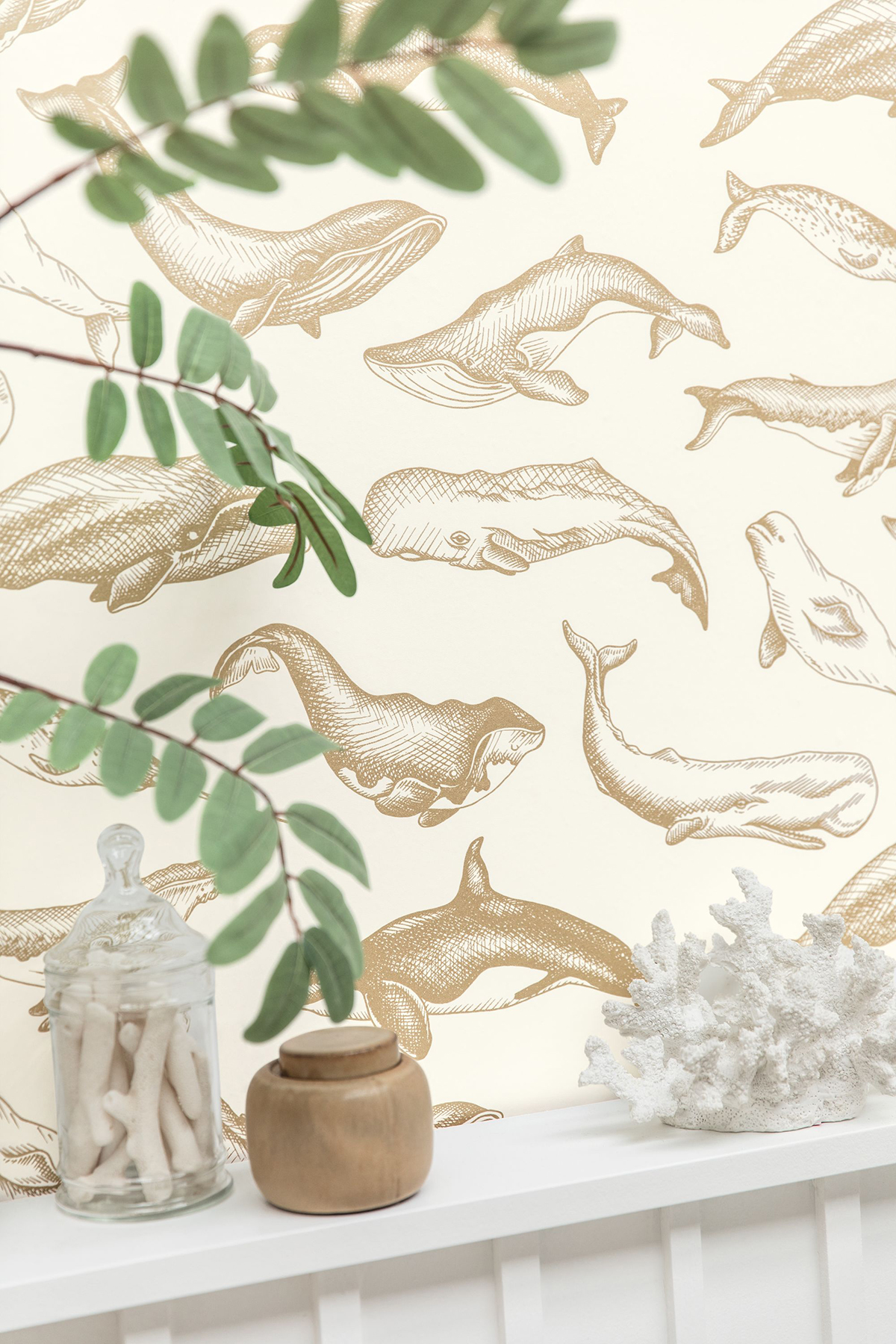 Papier peint Baleine Whale Done blanc et doré - Sea You Soon de Casélio | AMB Réf. SYO102790266