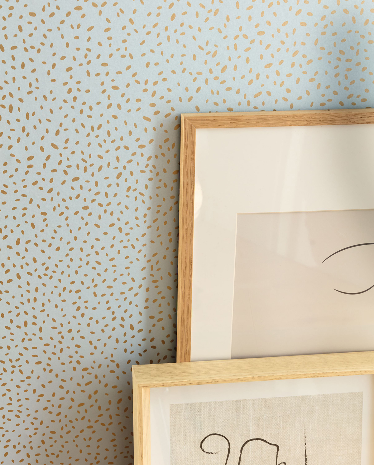 Papier peint Pois Ines bleu ciel doré - Essentiel de Casélio | Réf. ETL103136024