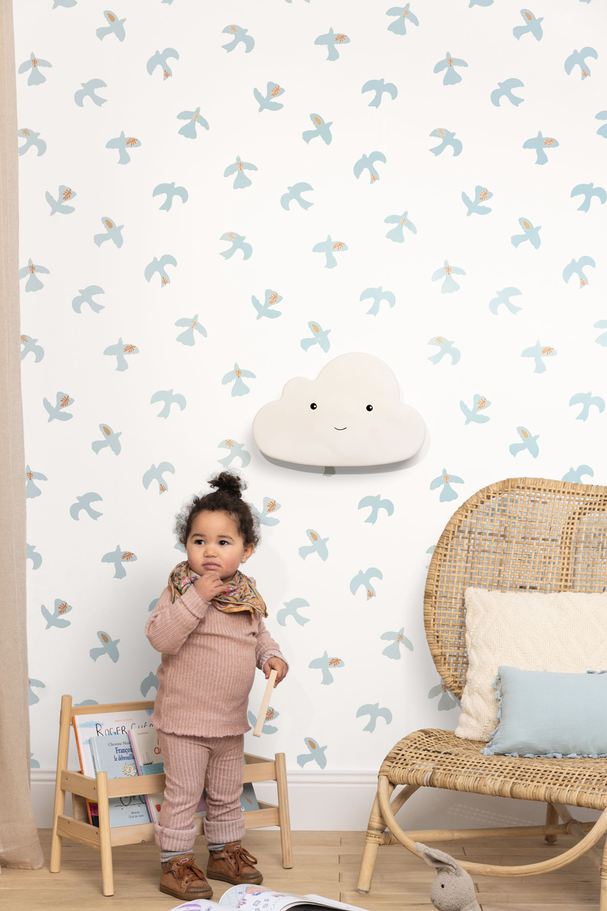 Papier peint Colombe Oiseau bleu ciel - Let's Go Girls! de Casélio AMB2 | Réf. LGG104500678