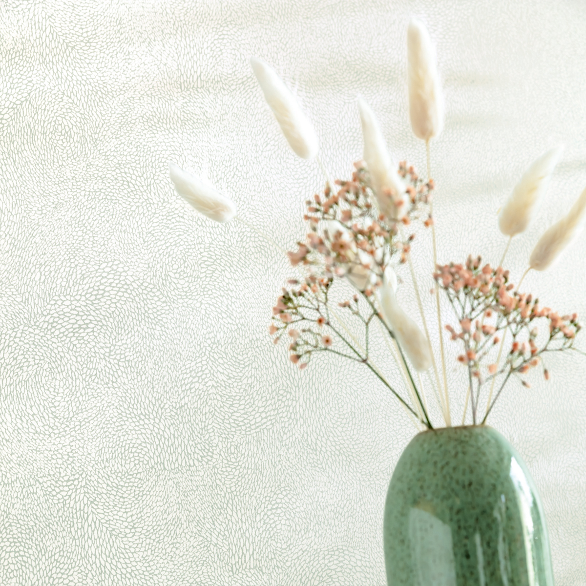 Papier peint Graphique April vert d'eau irisé - Flower Power de Casélio | Réf. FLP101847028