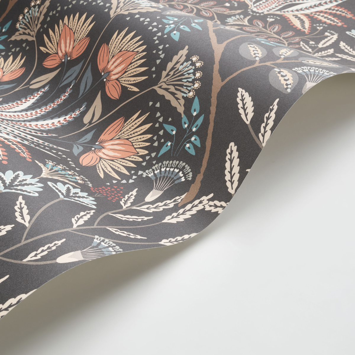 Papier peint Fleur Baroque Lords noir réglisse - Derby de Casadéco AMBV | Réf. DERB89299577