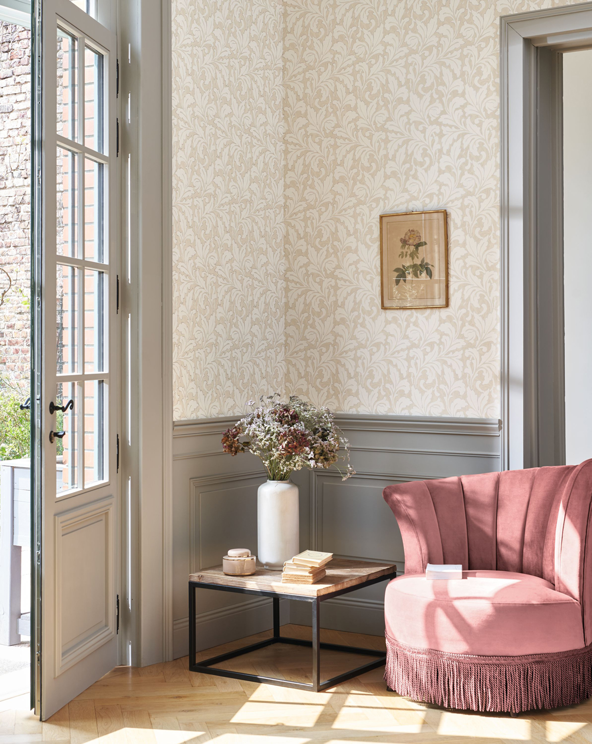 Papier peint Classique Acanthe beige lin - Arts & Crafts de Casadéco | Réf. ARCR86361107