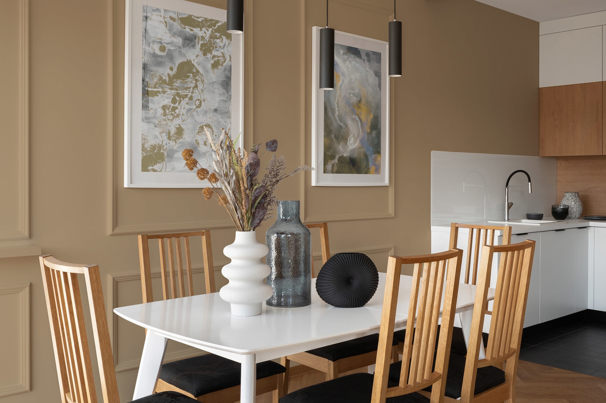 Photo numéro 2 d'une pièce avec un mur peint avec la peinture  Puro beige mellow brown - c7010