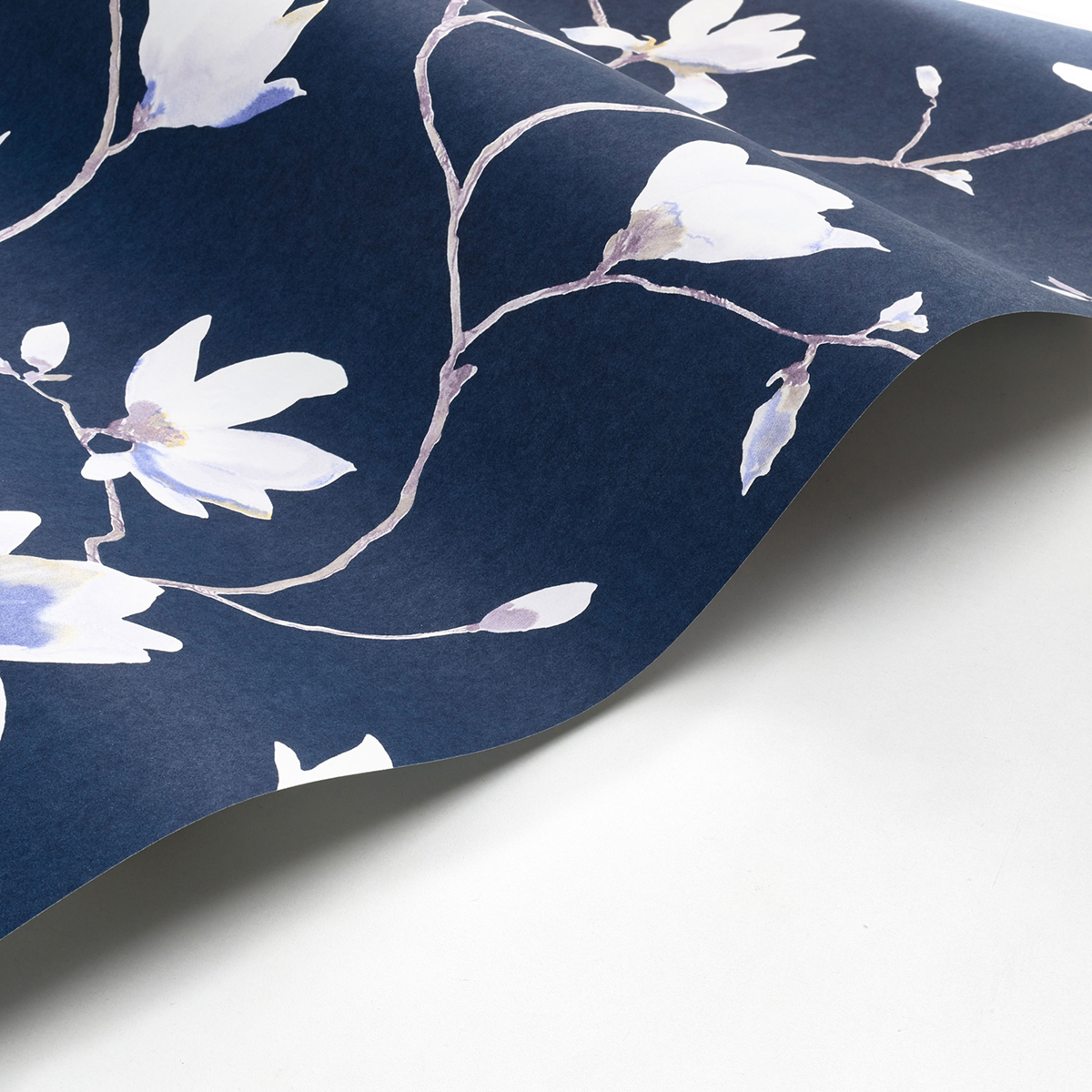 Papier peint Fleurs Suzhou bleu nuit - Gardens de Casadéco | Réf. GADN82366511