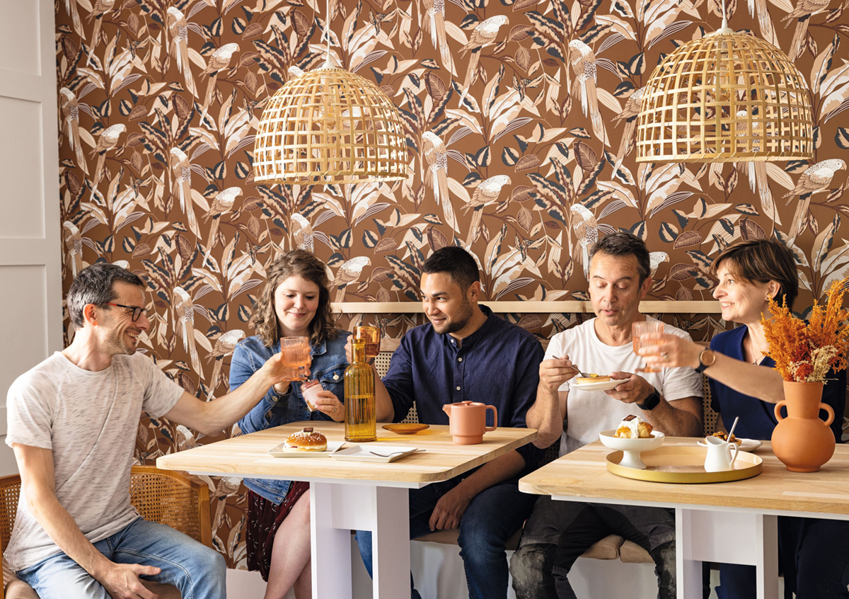 Papier peint Jungle Perroquet Gary caramel terracotta - Golden Age de Casélio AMB3 | Réf. GAG103792903