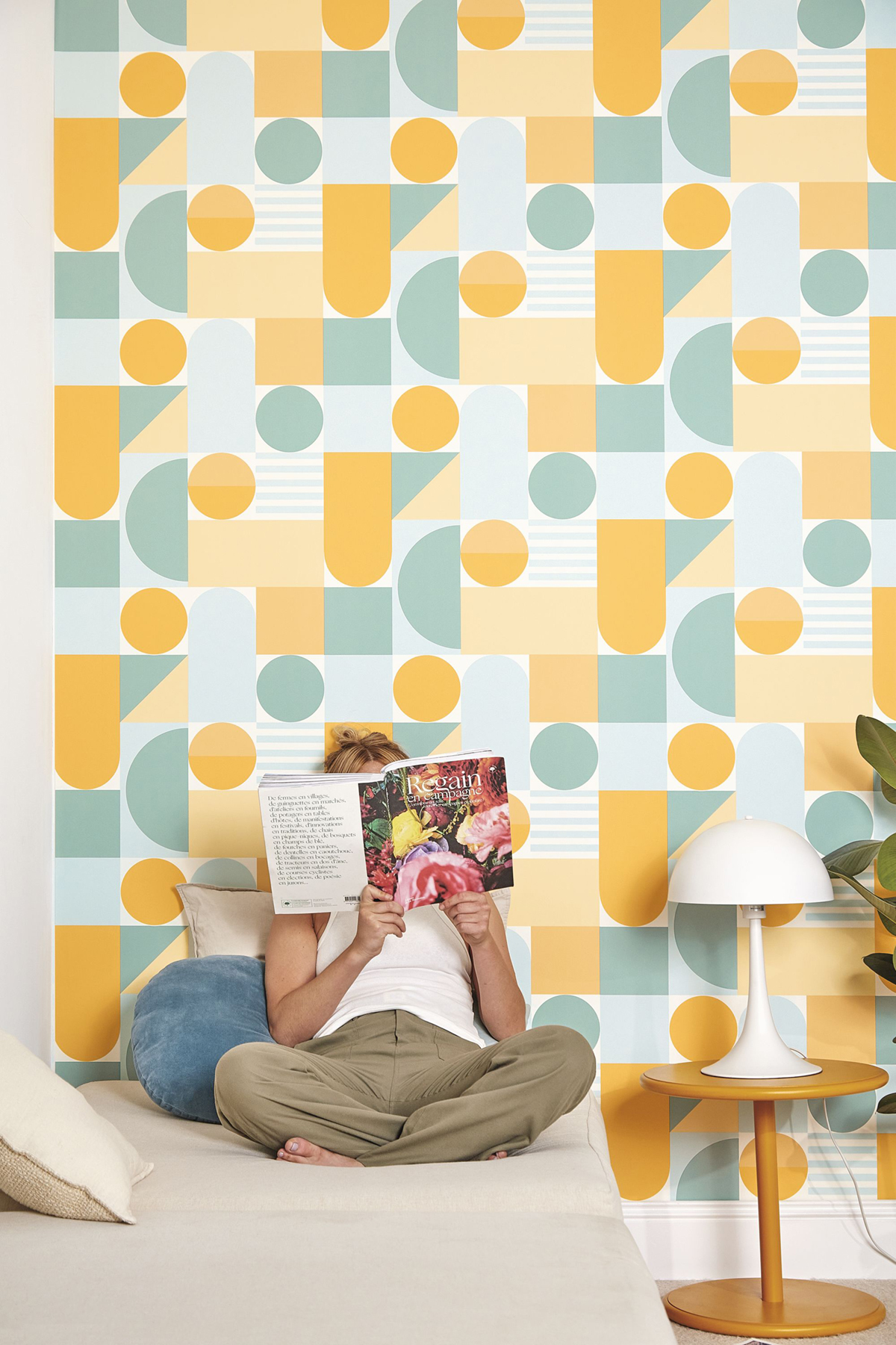 Papier peint Géométrique Limit bleu jaune - Outlines de Casélio | Réf. OTLS105056276