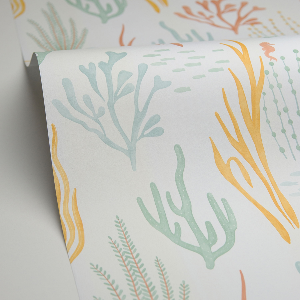 Papier peint Corail Fonds Marins multicouleurs - Les Minis Mondes de Casélio AMBV | Réf. MNM105814325