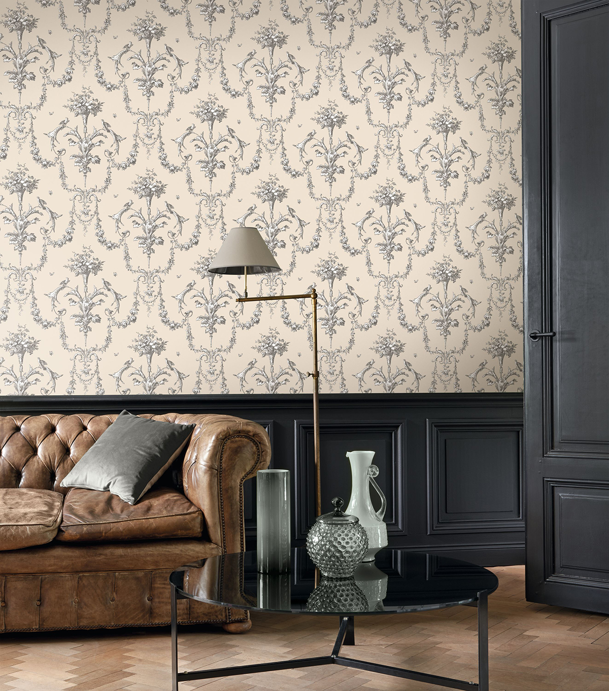 Papier peint Baroque et Oiseau grège et fusain - Les Belles Toiles De Jouy de Casadéco AMBV | Réf. LBTJ87929621