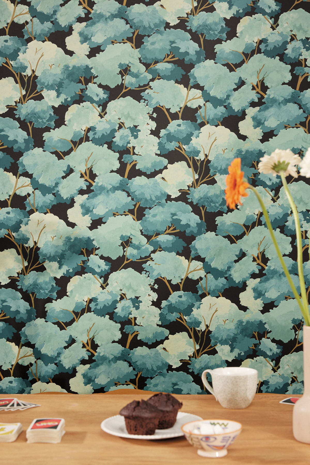 Papier peint Forêt Scandinave Été vert émeraude - Balade de Casélio AMB3| Réf. BLD106107290