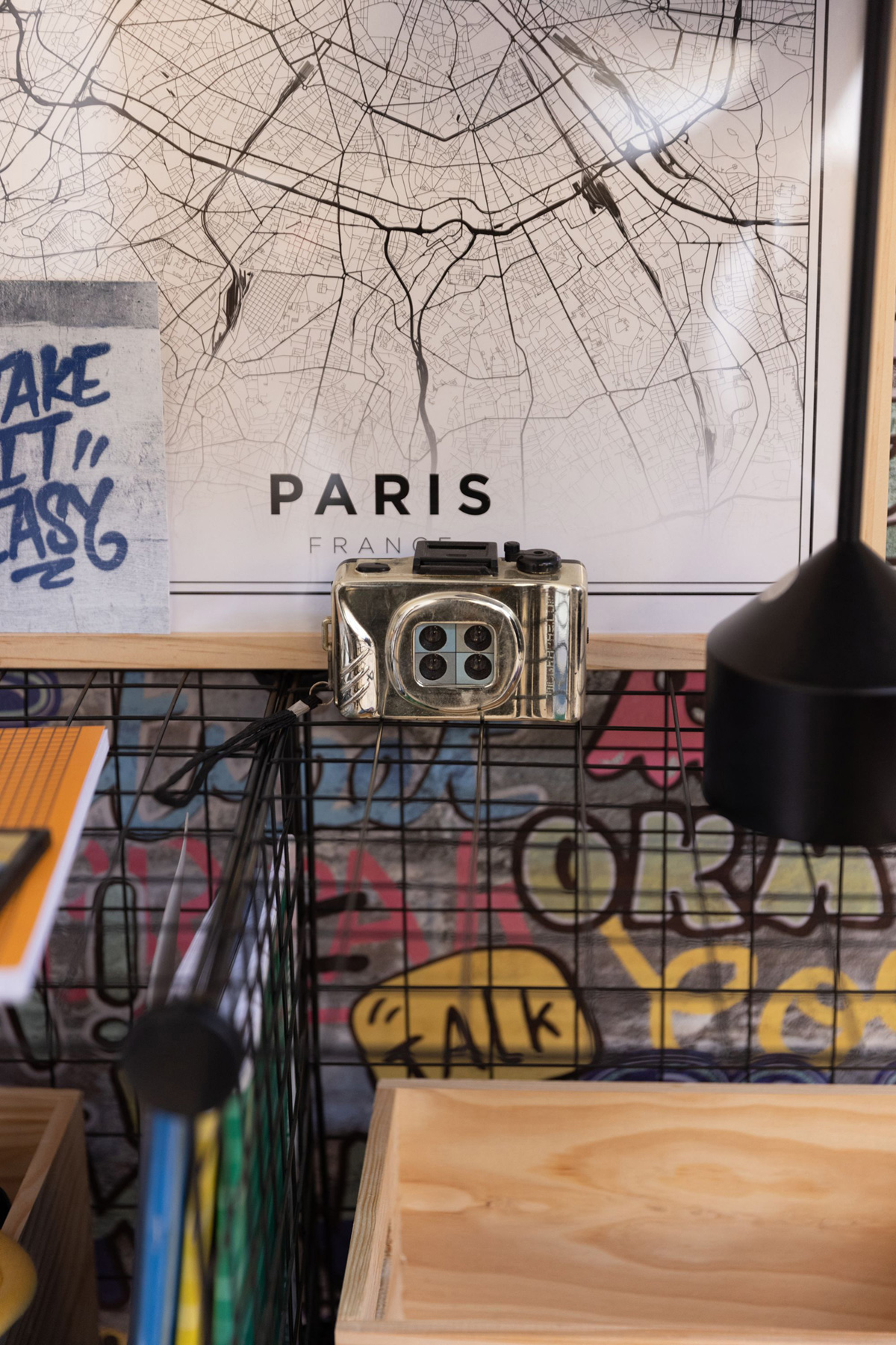 Papier peint Graffiti Make It Fun multicouleurs - Young & Free de Casélio | Réf. YNF103304565