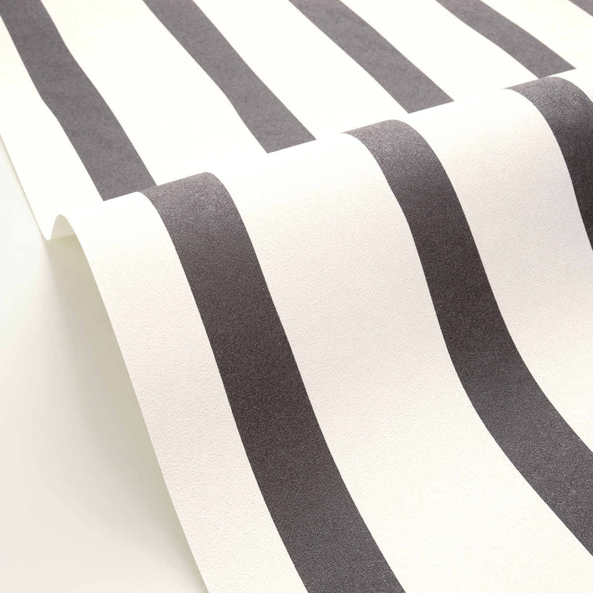 Papier peint Rayures Vagues Barito noir blanc - Stay Wild de Casélio AMB2| Réf. WILD104950967