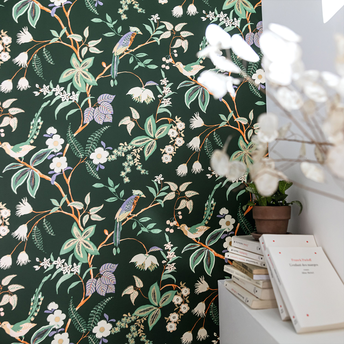 Papier peint Oiseau Feuillage Happy vert violet - Happy Therapy de Casélio AMB2 | Réf. HTH104067576