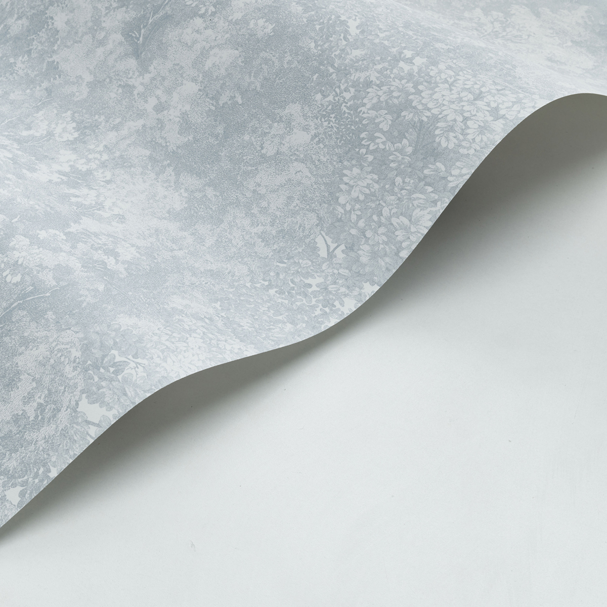 Papier peint Forêt Canopée bleu givré - Voyage Onirique de Casadéco | Réf. ONIR87246136