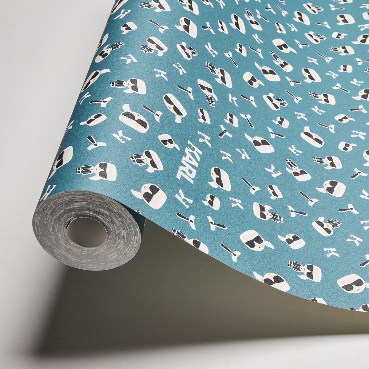 Papier peint Émoticône Karl Lindsey bleu canard - Karl Lagerfeld de Montecolino | Réf. MC-37843-6