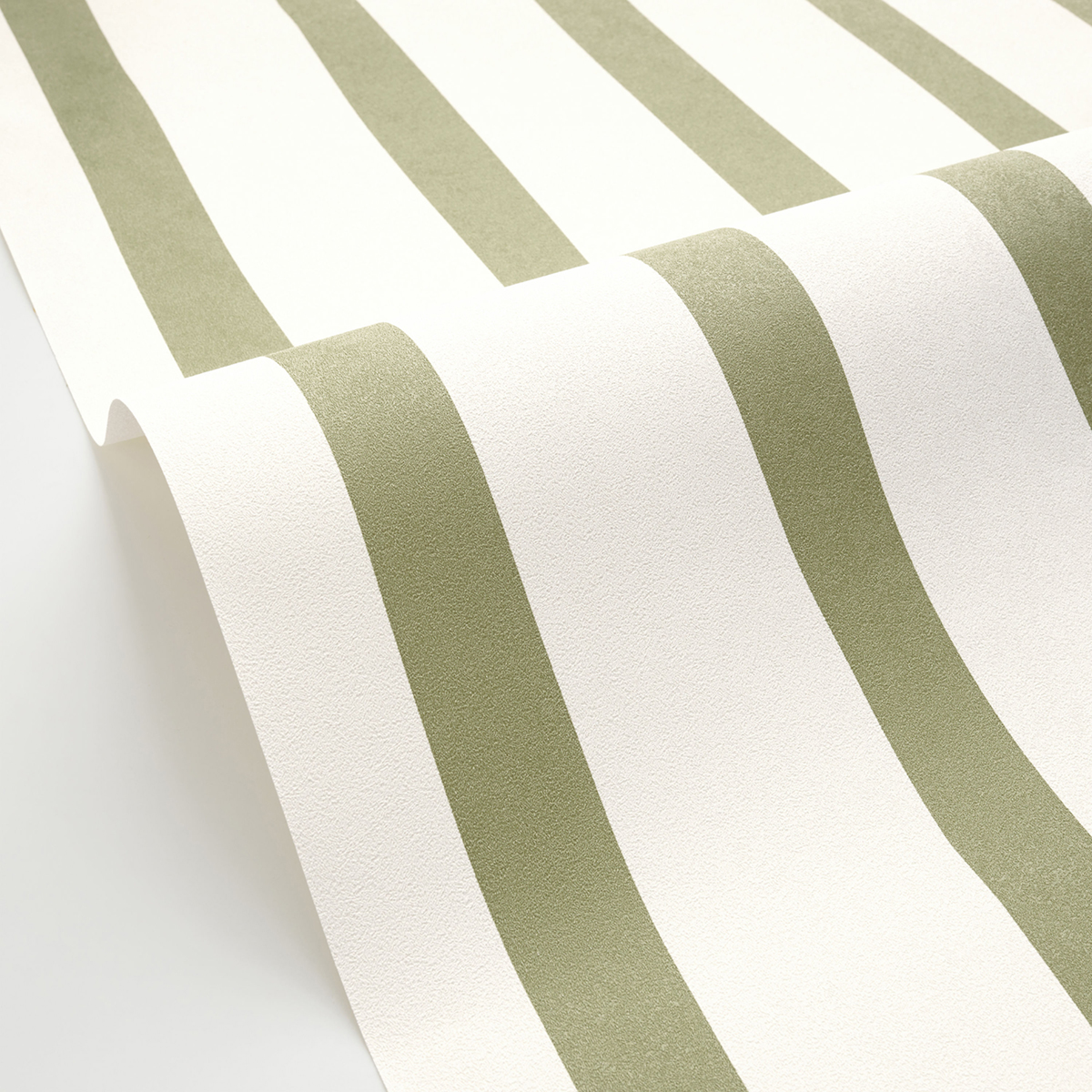 Papier peint Rayures Vagues Barito kaki - Stay Wild de Casélio AMB2| Réf. WILD104950729