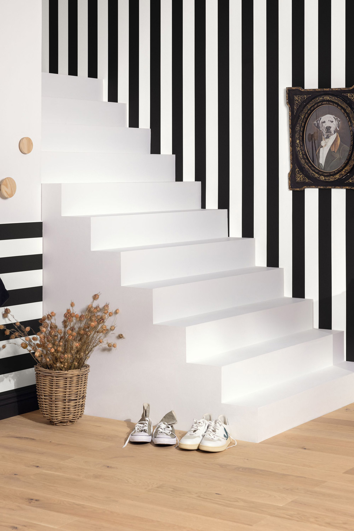 Papier peint Rayures Wide Lines noir et blanc - Basics de Casélio | Réf. BAI104029290