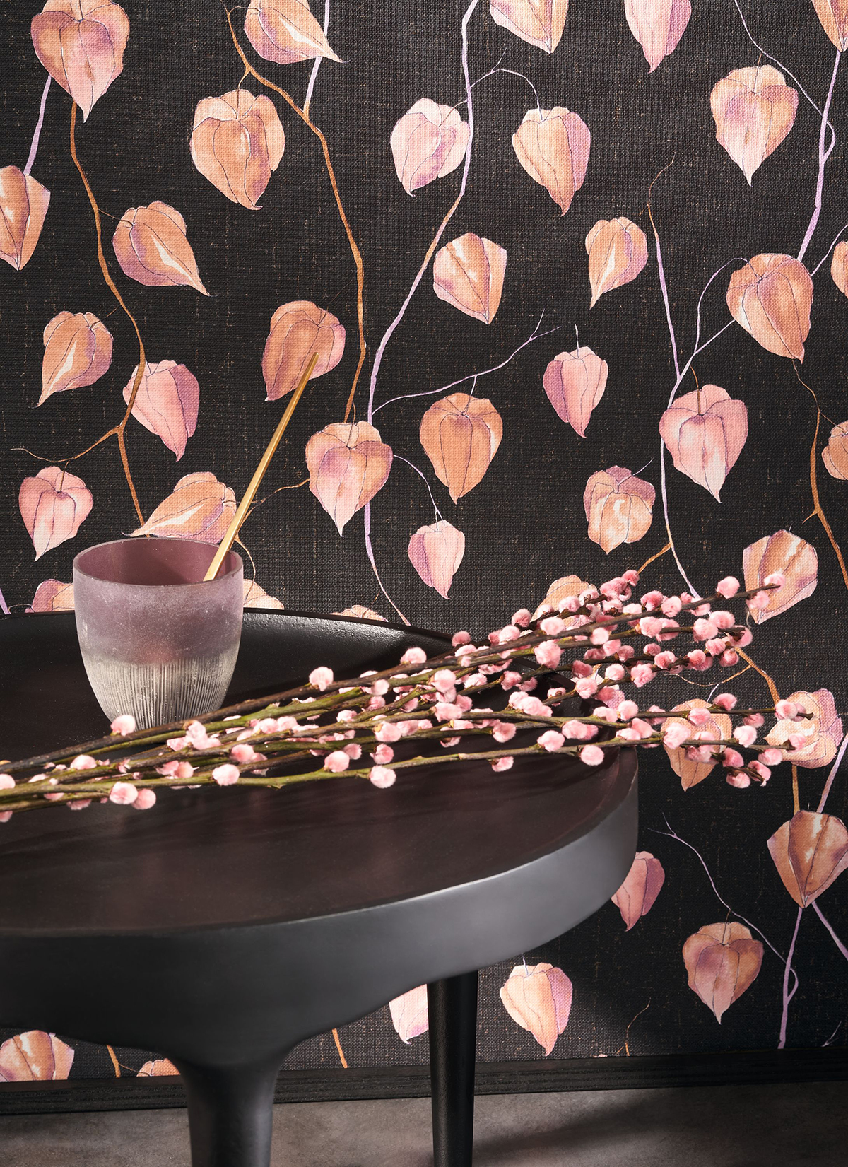 Papier peint Fleur Physalis rose et noir - Gingko de Casadéco | Réf. GINK86213428