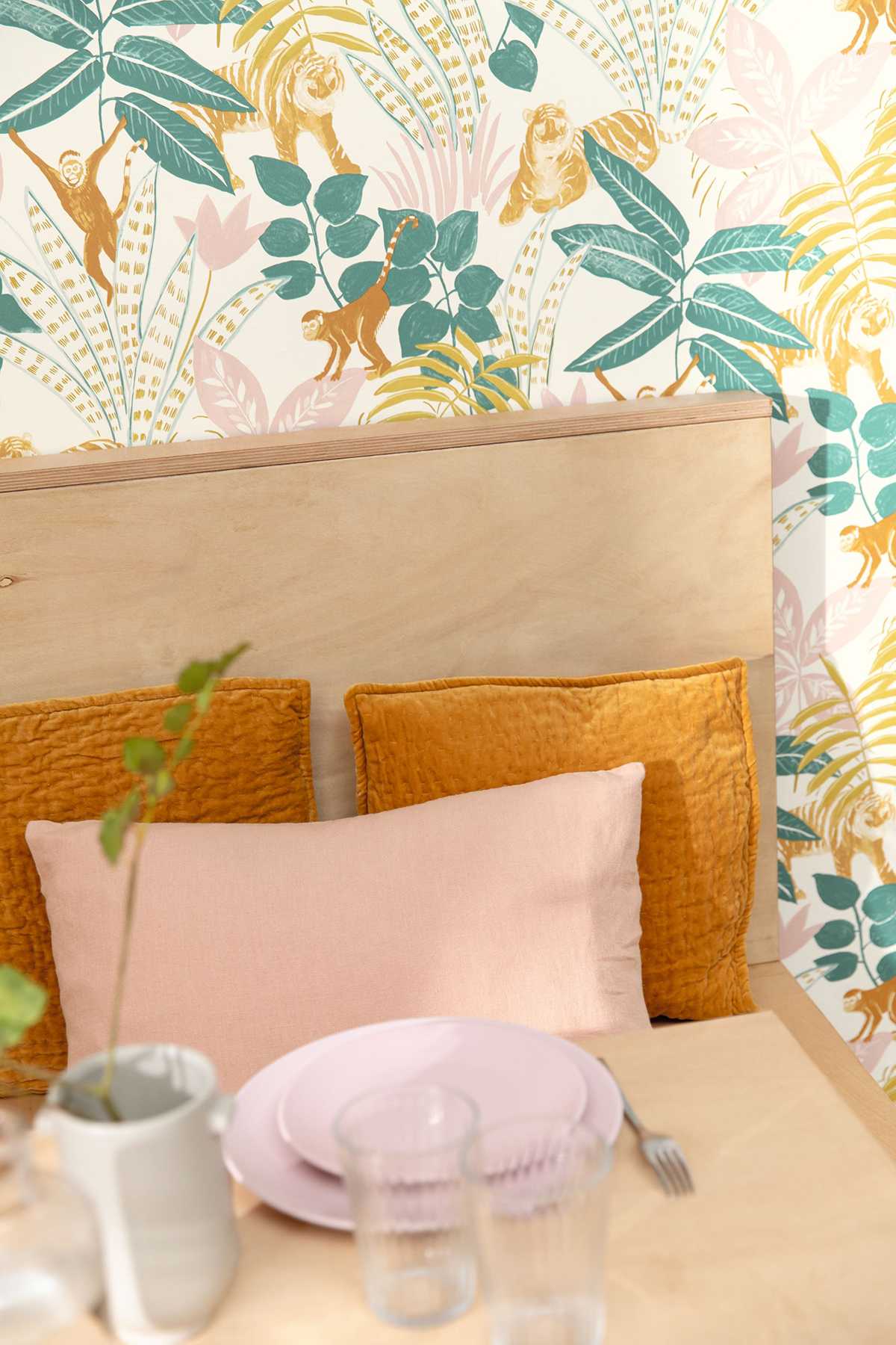 Papier peint Tropical Aventure rose - L'escapade de Casélio | Réf. EPA102317244