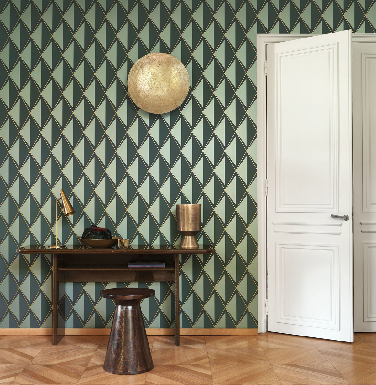 Papier peint Géométrie 3D Chaplin vert sapin irisé - Années Folles de Casadéco AMB2 | Réf. ANFO201087777