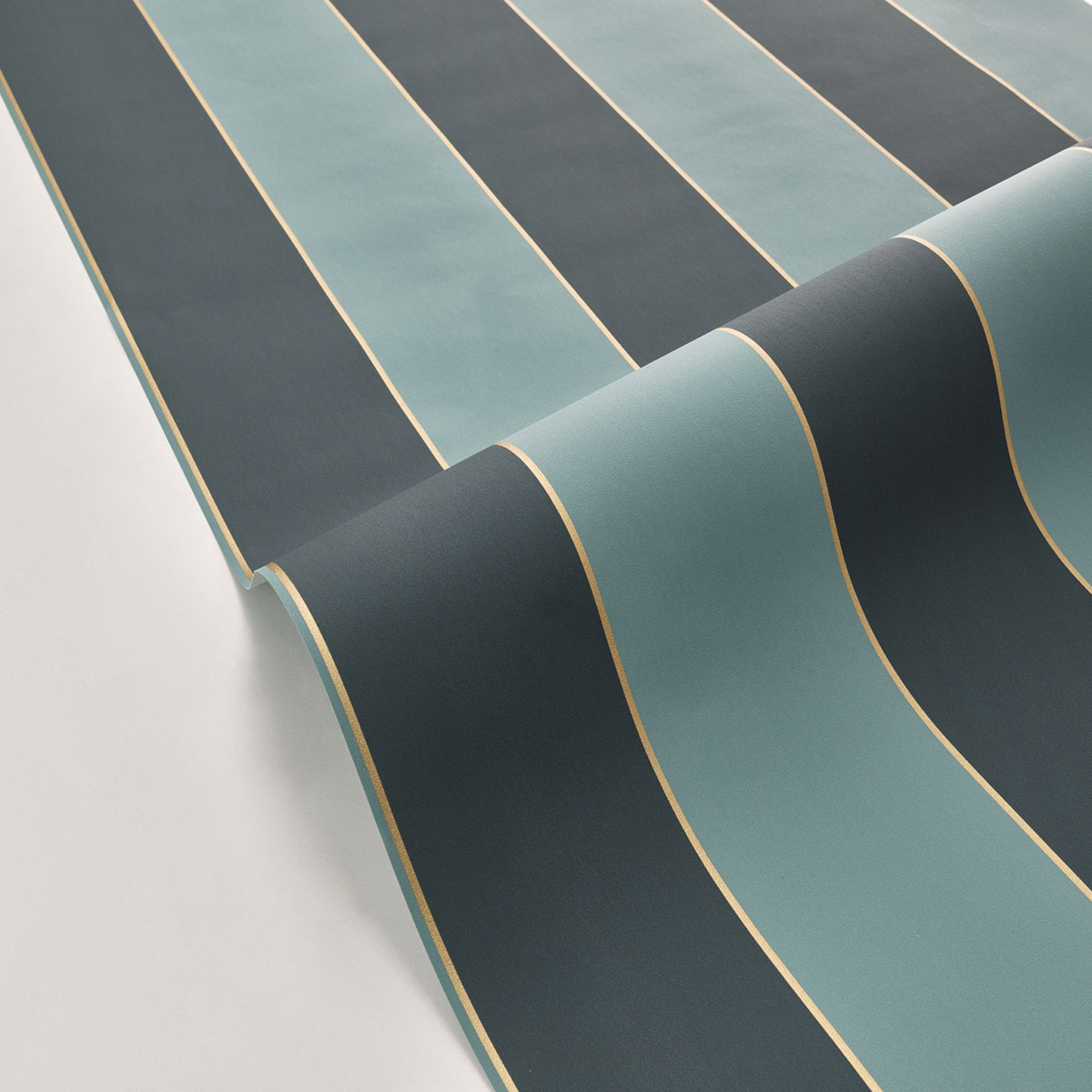 Papier peint Rayures Golden Lines bleu canard marine or - Basics de Casélio AMB4| Réf. BAI101077270