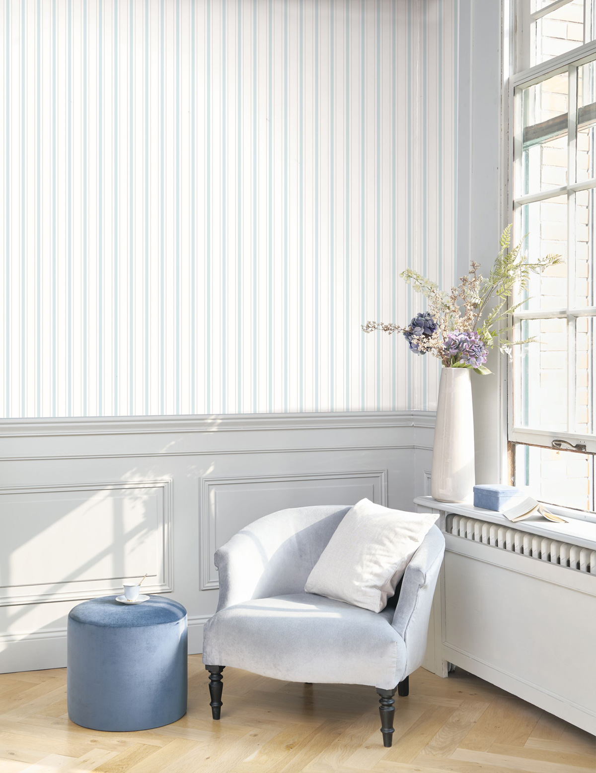 Papier peint Rayure Baroque bleu doux - Les Belles Toiles De Jouy 2 de Casadéco | Réf. BTJD81576103
