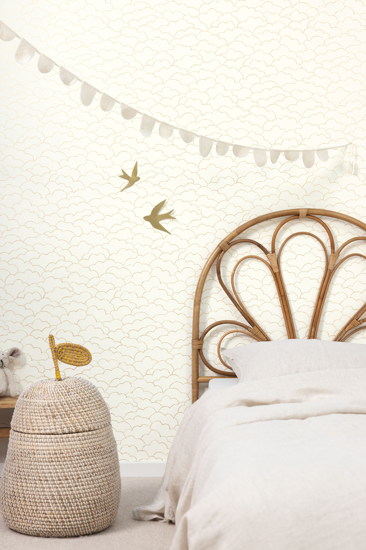 Papier peint Nuages Cosmos blanc doré - Moonlight 2 de Casélio AMB | Réf. MLGT104370224