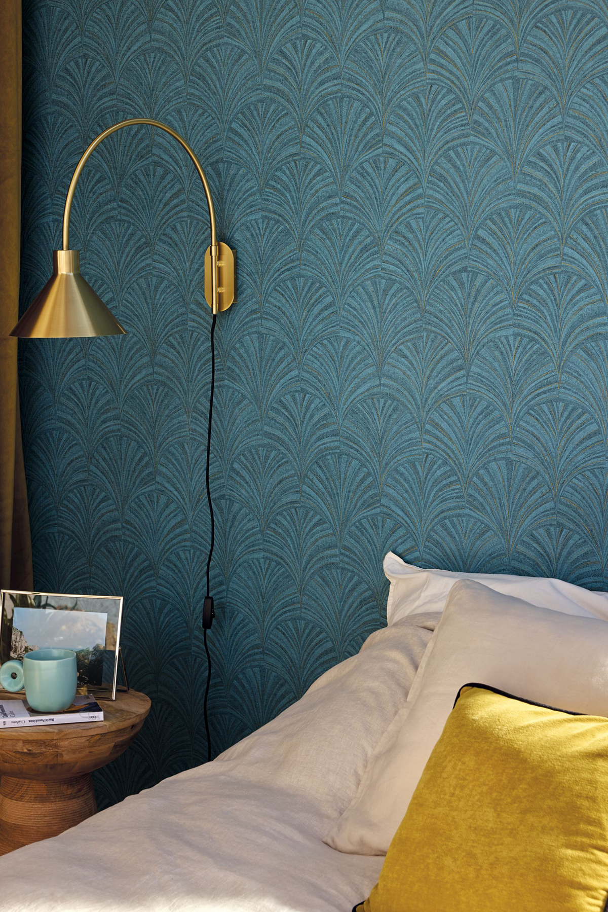 Papier peint Art Déco Vibration bleu doré - Symphony de Casélio | Réf. SYM107036350