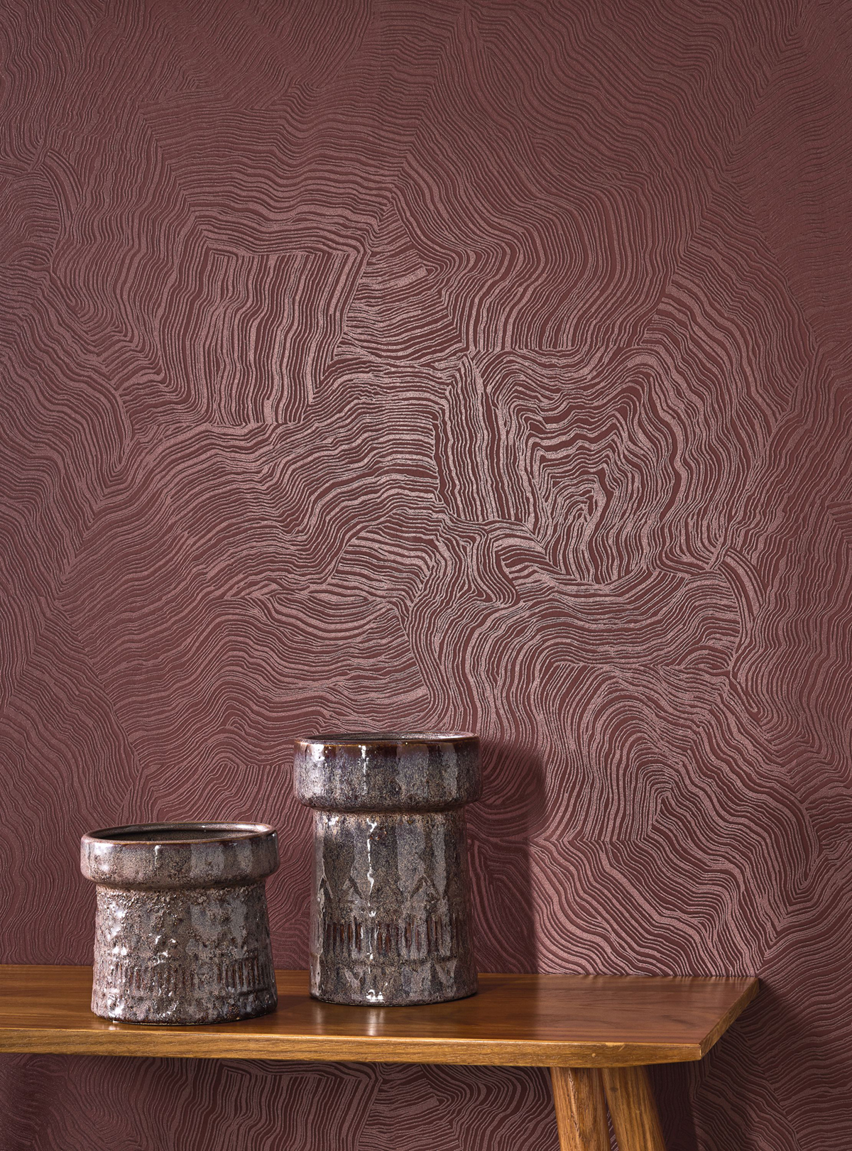 Papier peint Lignes Ondulées Infusion rouge grenat métallisé - Elixir de Casadéco AMB2 | Réf. EXIR202028943