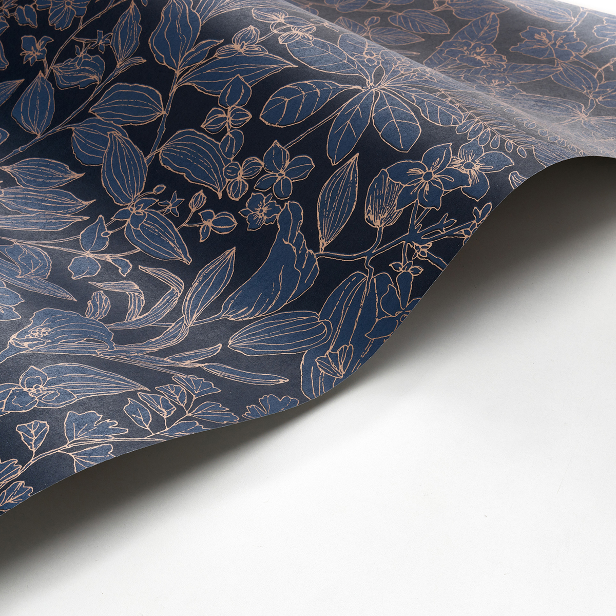 Papier peint Feuille Esquisse bleu nuit - Gardens de Casadéco AMBV | Réf. GADN87596983