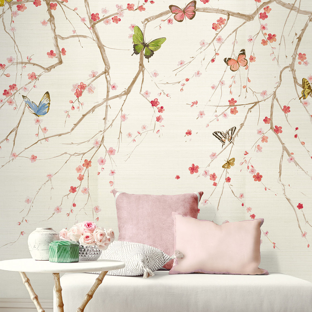 Papier peint panoramique Papillon Japonais Grasscloth argenté - Daisy Bennett d'Initiales AMB2 | Réf. INI-DB32300M