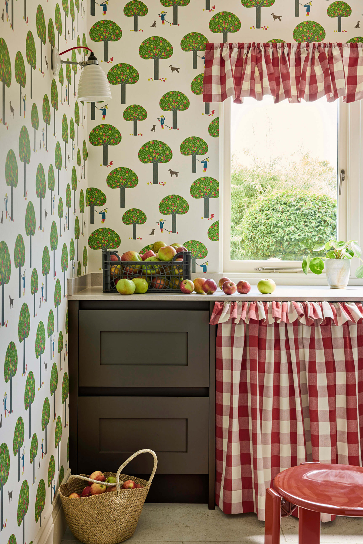 Papier peint Arbre Graphique Street Sage Onions - Storybook Papers de Little Greene | Réf. 0231ROSAGEA