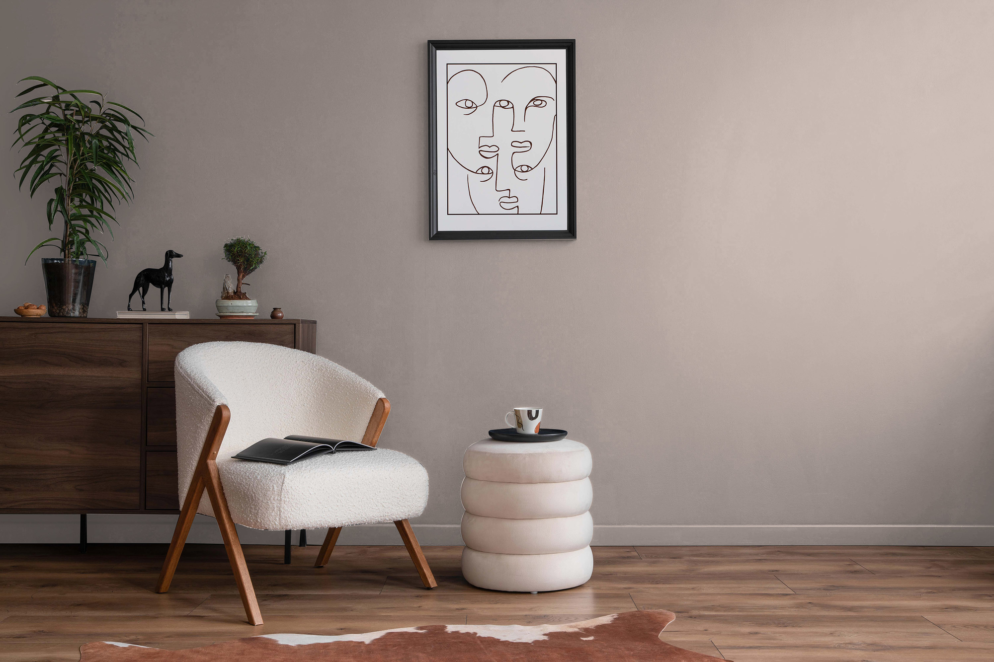 Photo numéro 2 d'une pièce avec un mur peint avec la peinture  Puro beige rosy beige - c2022