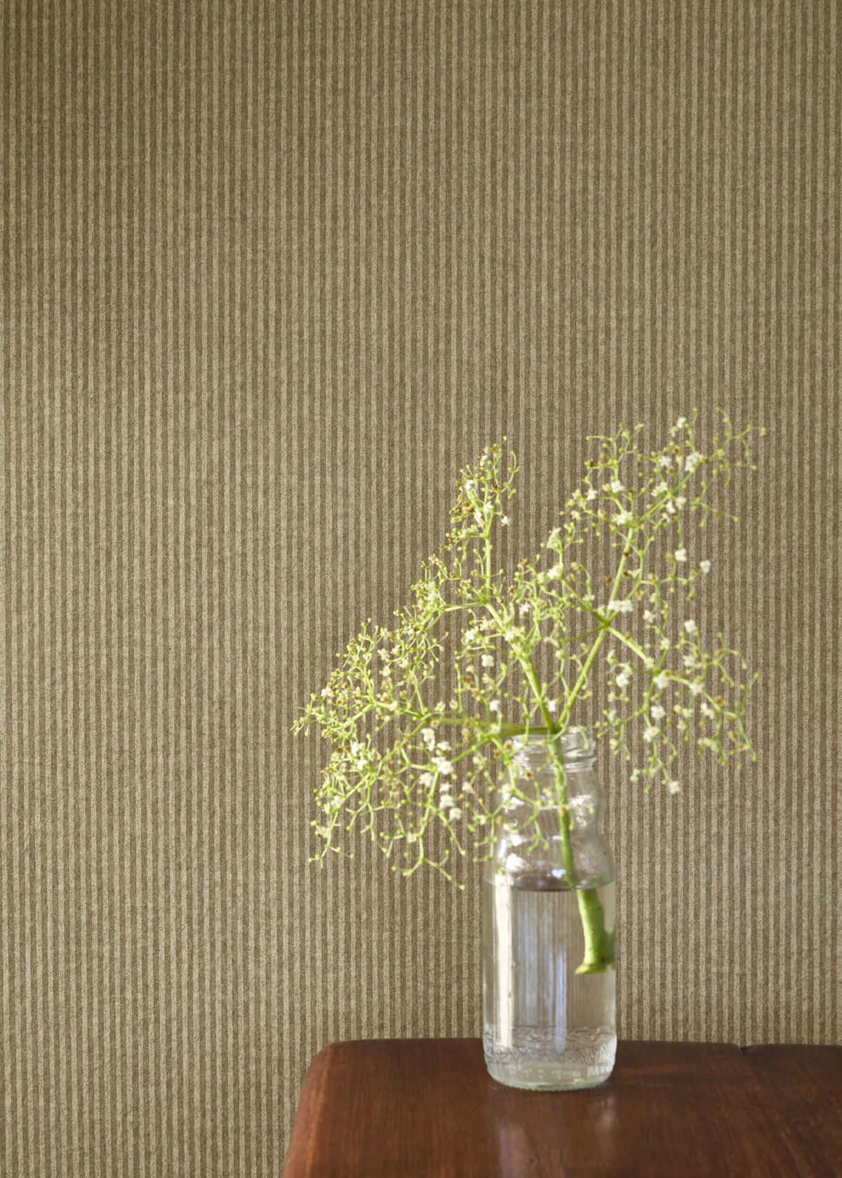 Papier peint Fines Rayures Papier Kraft vert olive - Papercraft de Casadéco AMB3 | Réf. PAPC89657474