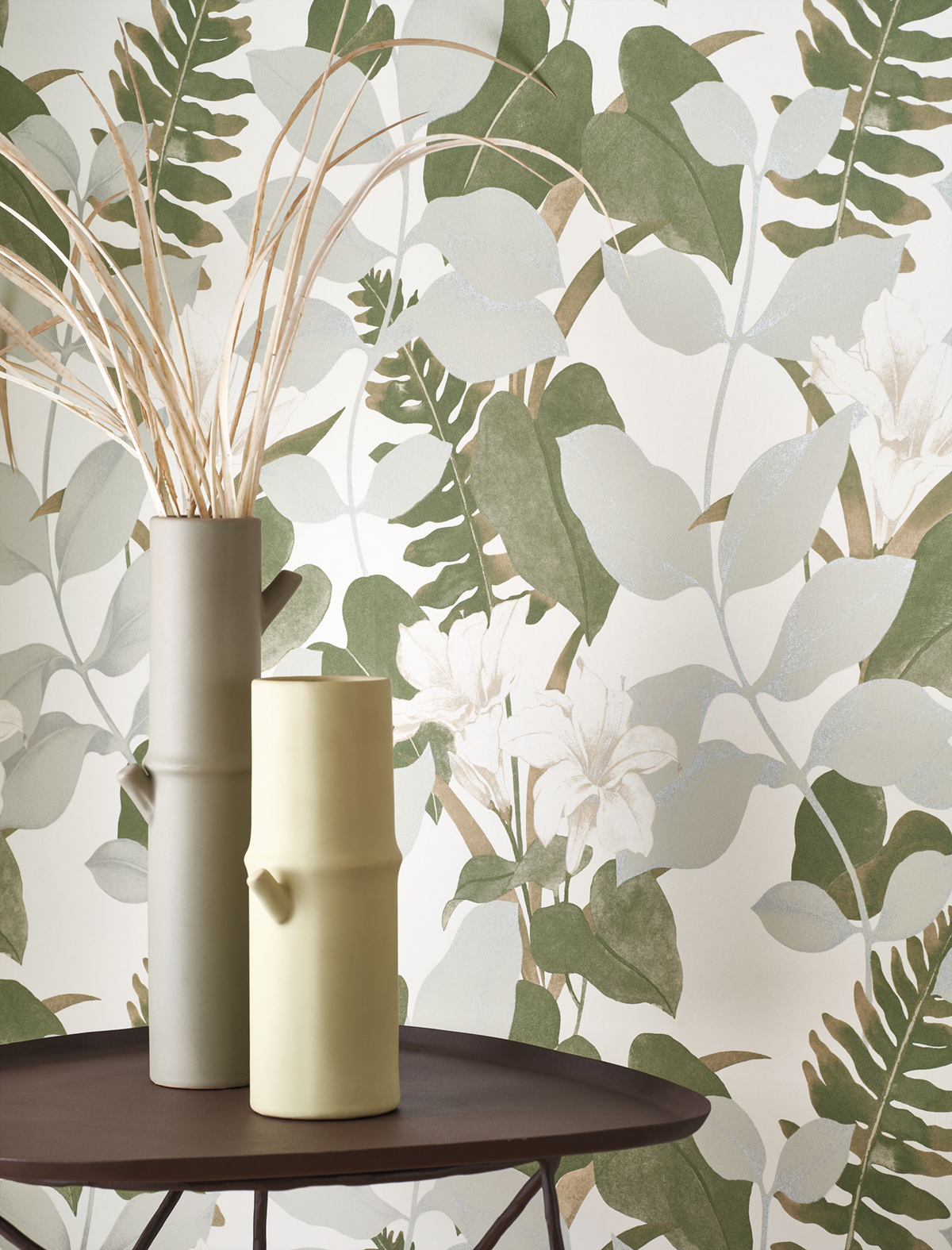 Papier peint Lys Feuille Royal Lily vert cendré argenté - Soliflore de Casadéco AMB2 | Réf. SOLI200267212