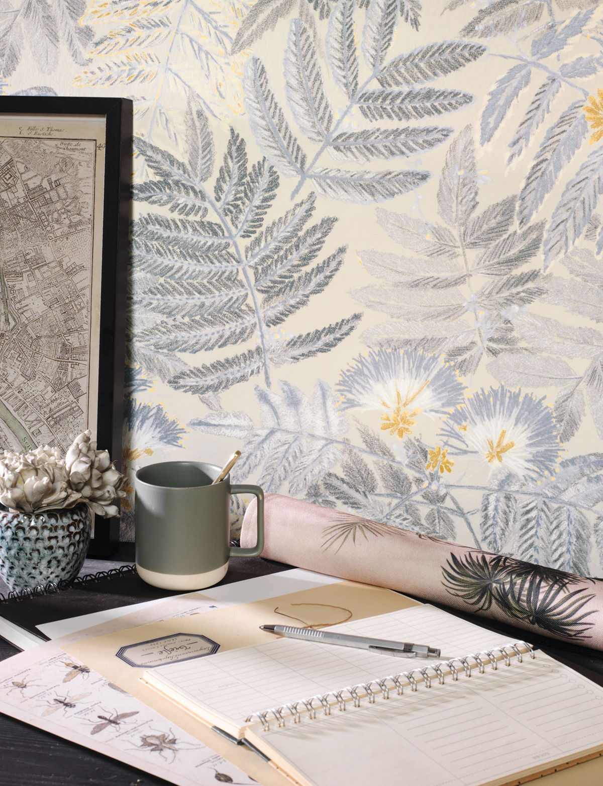 Papier peint Arbre Albizia bleu irisé - Botanica de Casadéco | AMB Réf. BOTA85891423