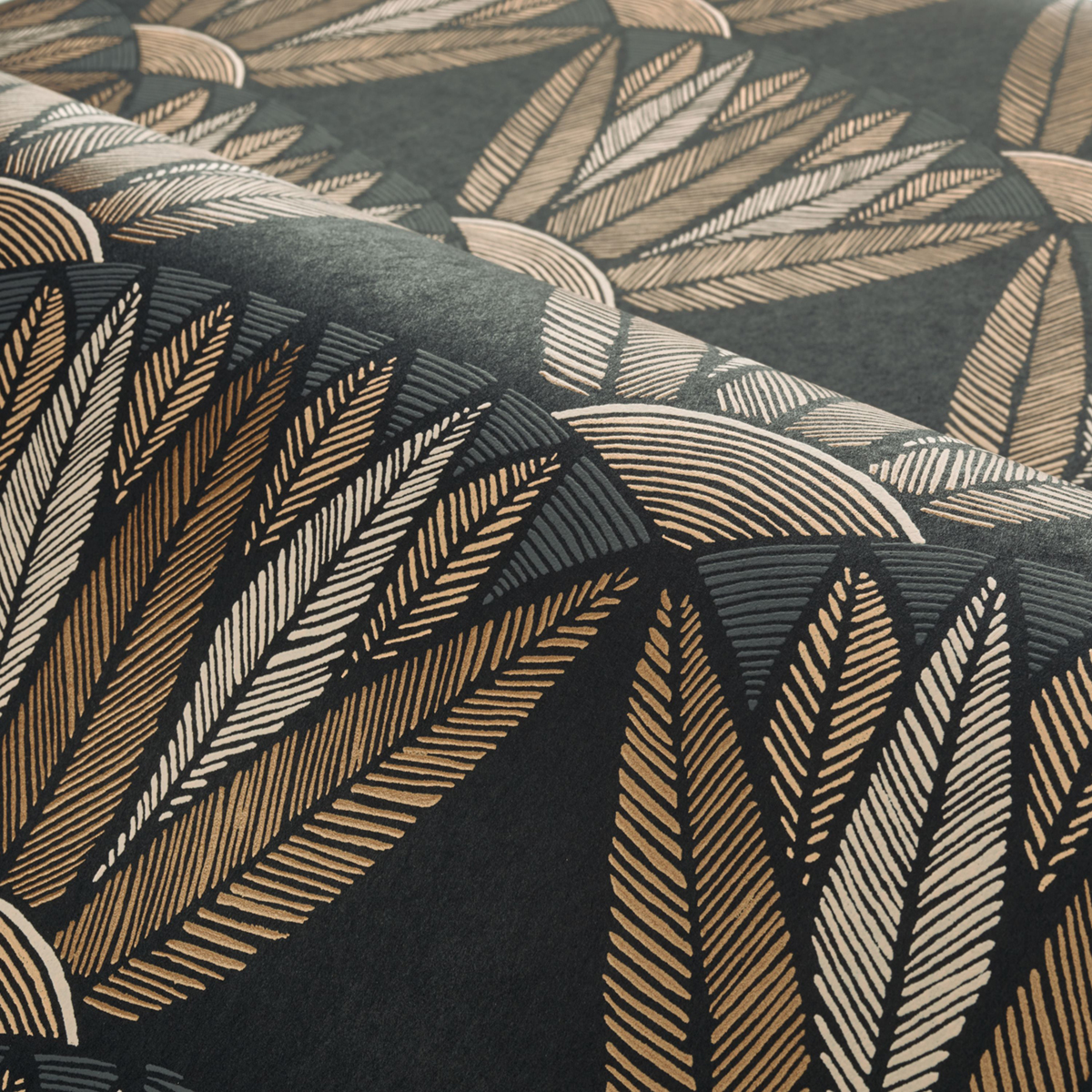 Papier peint Palmette Castalia noir mordoré - Bord Du Nil de Casamance AMBV | Réf. CAS-76162140