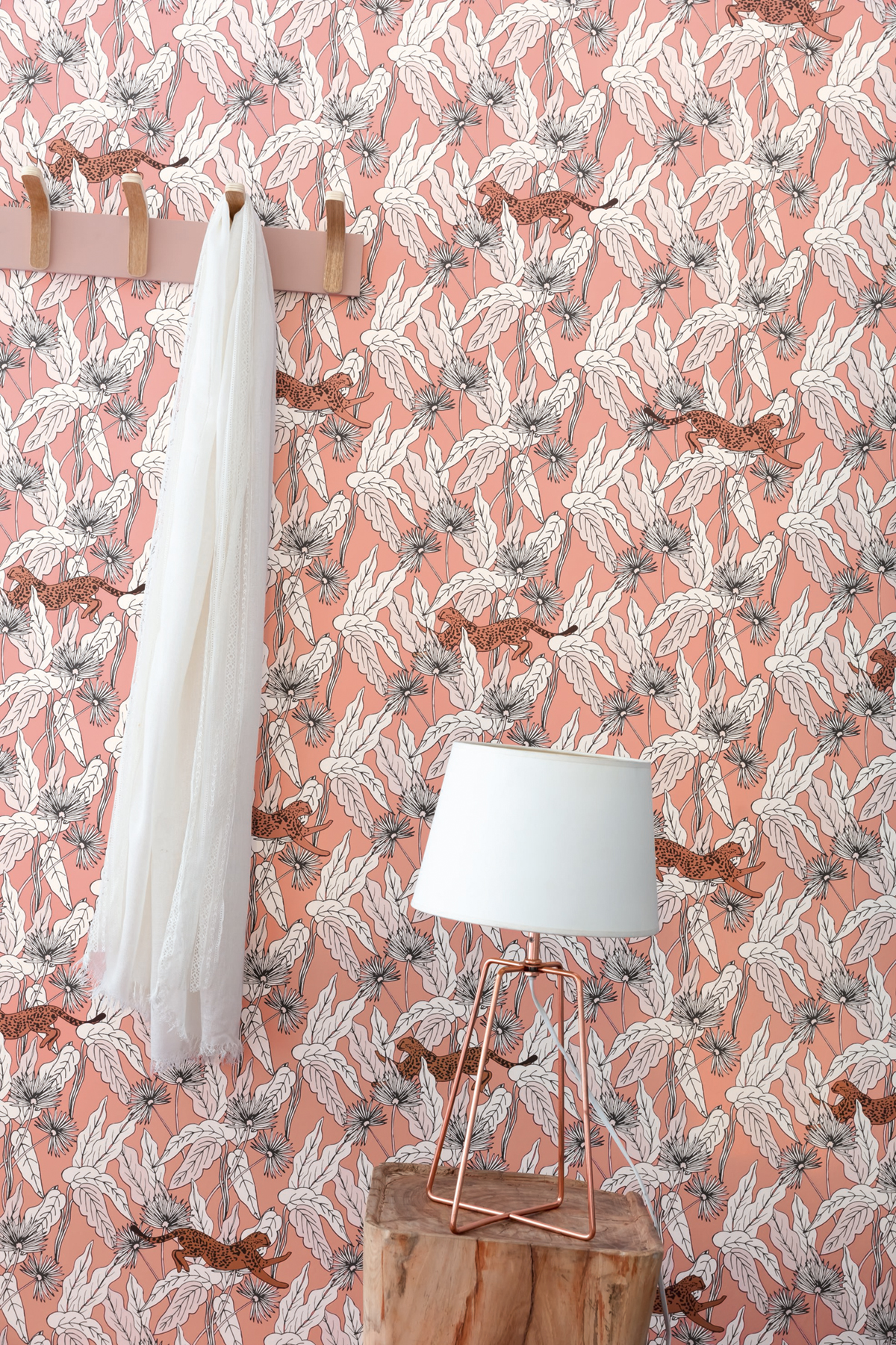 Papier peint Léopard Fantasy World rose pêche - The Place to Bed de Casélio | Réf. PTB101774001