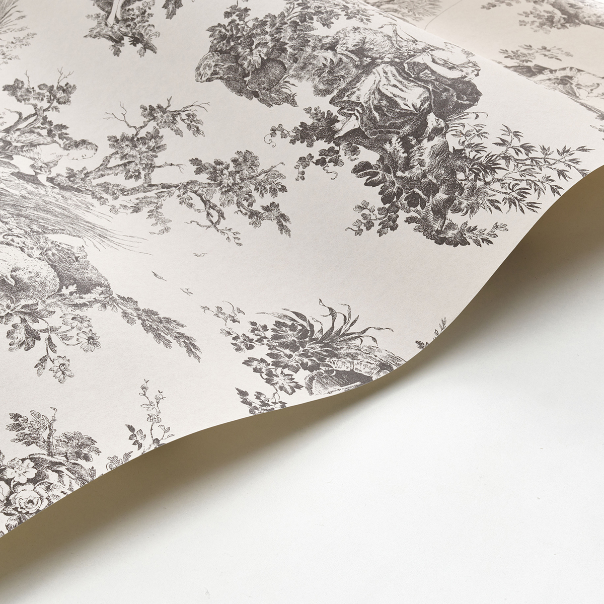 Papier peint Baroque Scène D'Été noir fusain - Les Belles Toiles De Jouy de Casadéco AMBV | Réf. LBTJ87919612