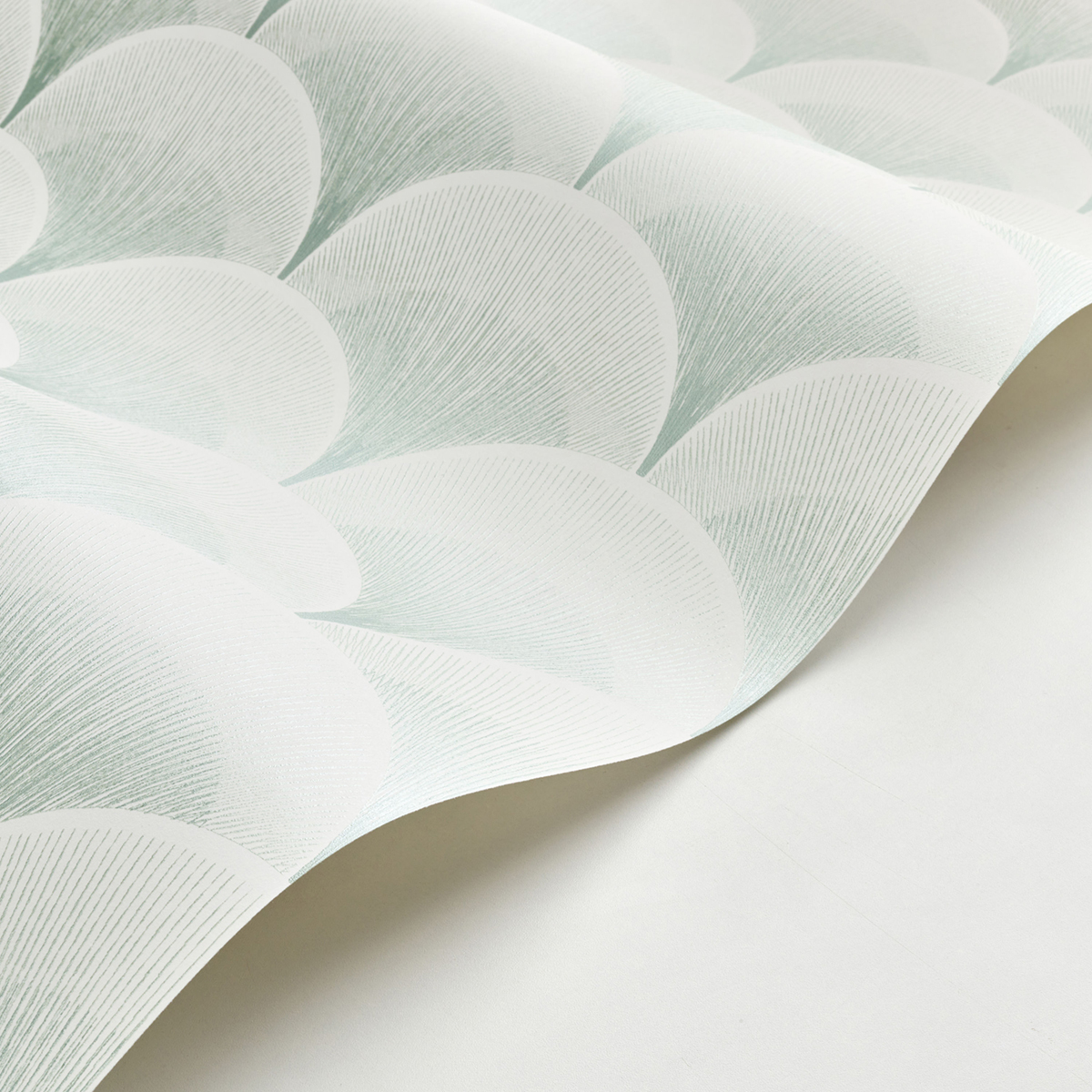 Papier peint Plume de Paon Broadway blanc vert amande - Twenties de Casadéco AMBV | Réf. TWNT88667111