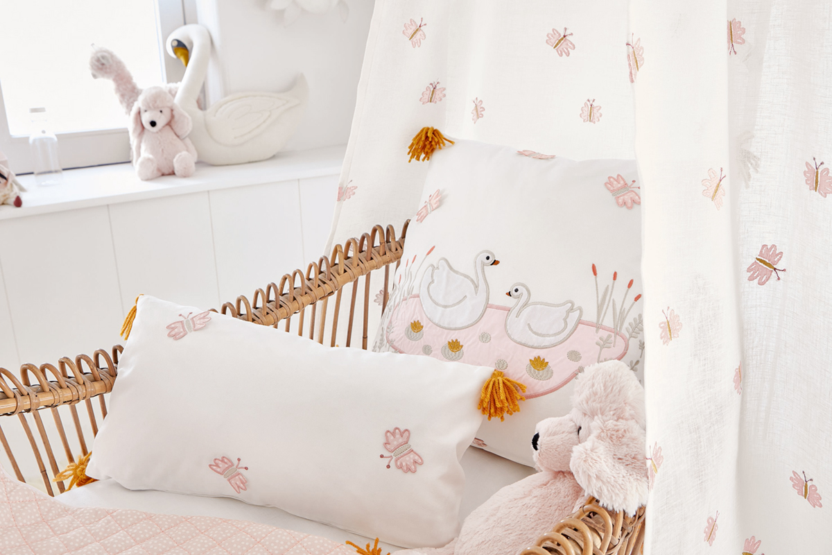 Tissu Papillon Timide rose - Rose et Nino de Camengo | Réf. CAM-45450157