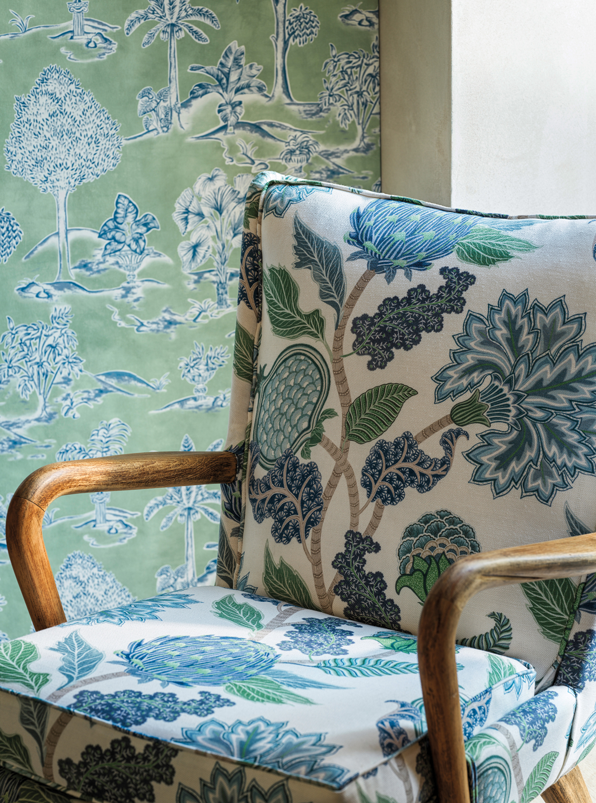 Papier peint Gravure Nature Karuna vert amande - Ananda d'Osborne & Little AMB3 | Réf. OSB-W8033-01