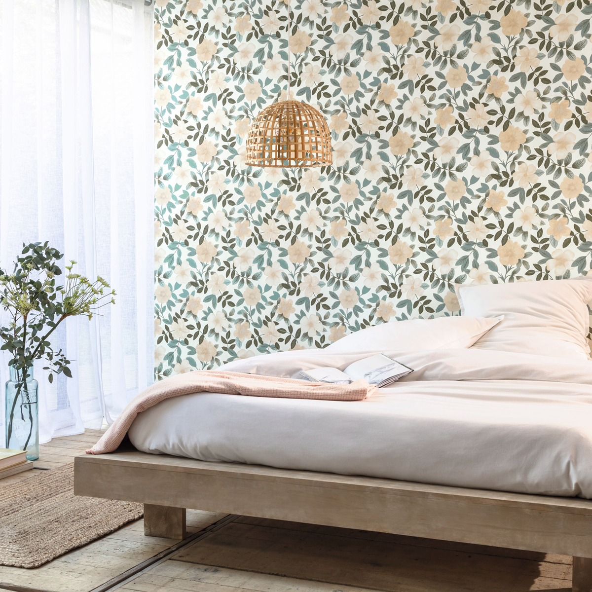 Papier peint Fleurs Gaia vert blanc - Danae de Casélio | Réf. DAE103626009