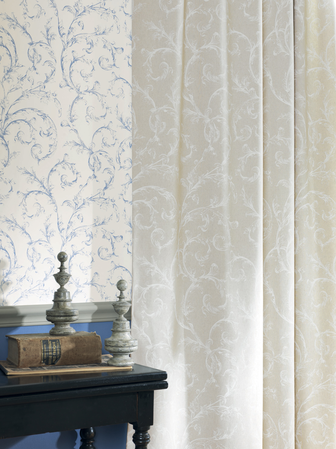 Arabesques bleu minéral - Collection Fontainebleau de Casadéco