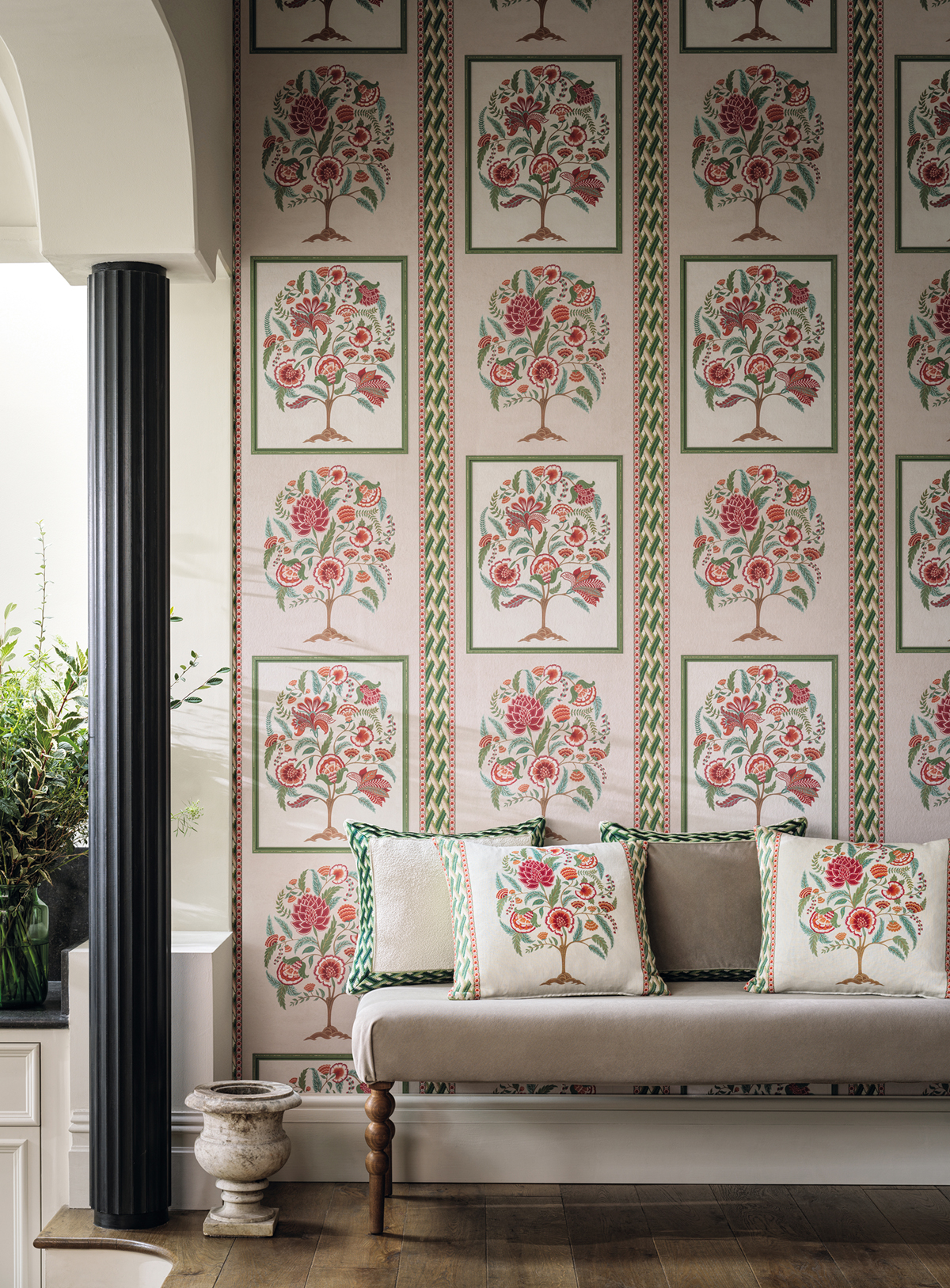 Papier peint Cadre de Fleurs Taniska vert rouge - Byzance d'Osborne & Little | Réf. OSB-W7906-01