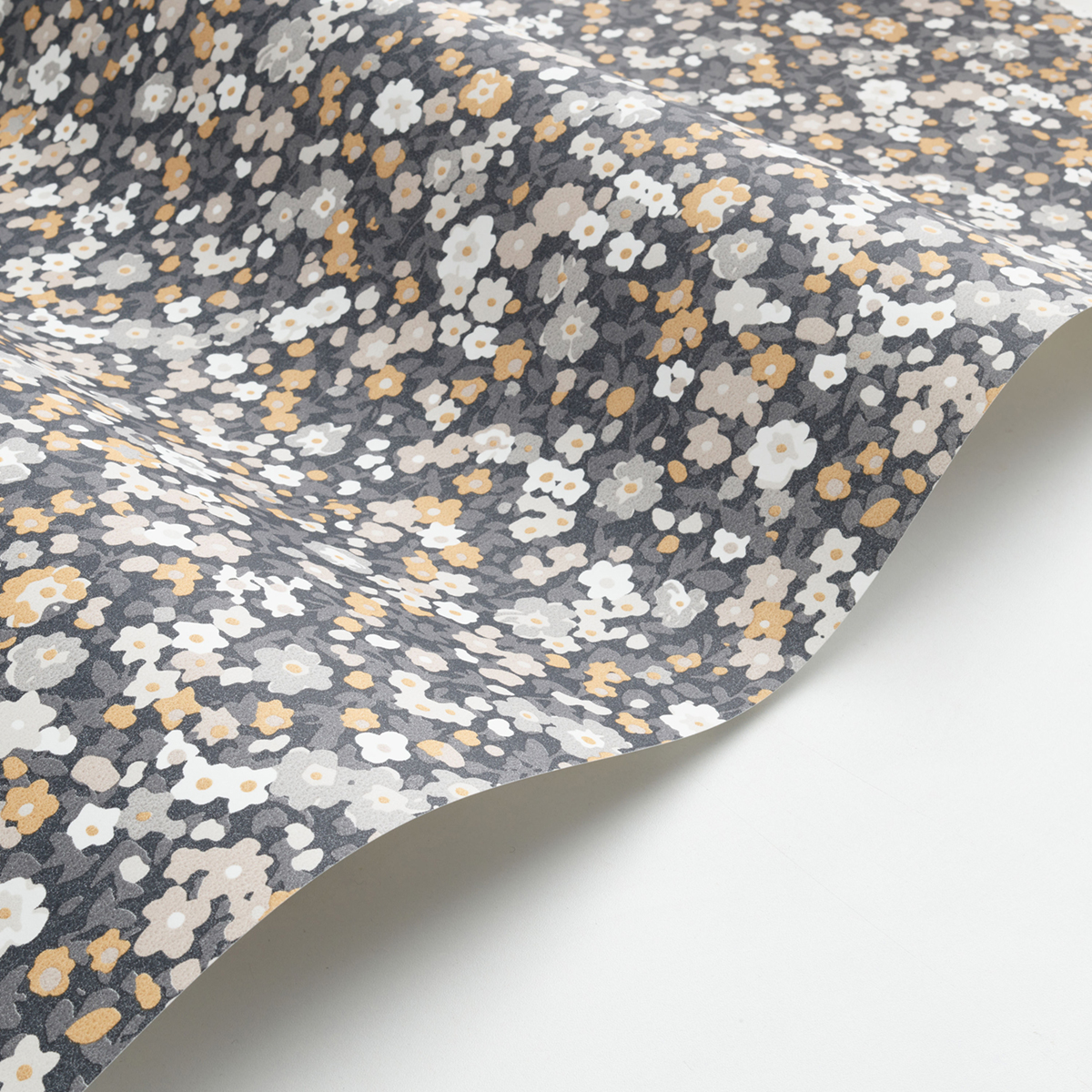 Papier peint Liberty Pansy noir camel - Flower Market de Casadéco AMB3 | Réf. FLOM89219509