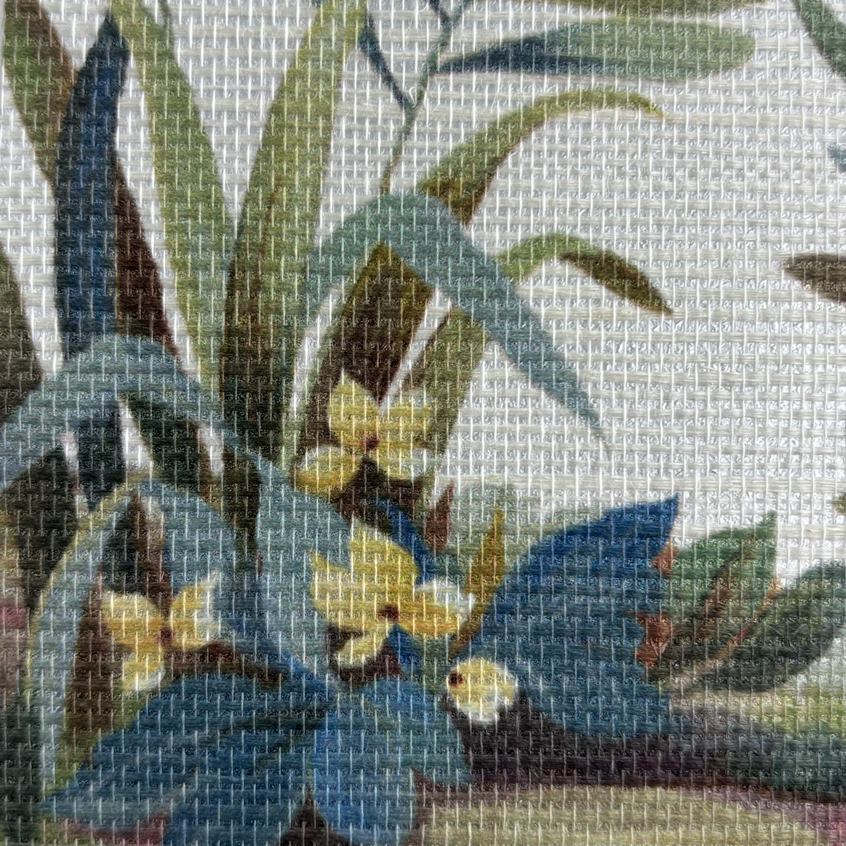 Papier peint panoramique Jardin de Charleston Grasscloth argenté - Daisy Bennett d'Initiales AMBZ | Réf. INI-DB32405M