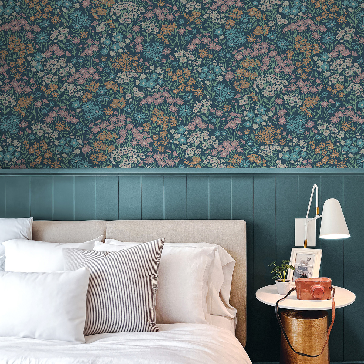 Papier peint Fleur Marguerite Ditsy Daisies marine - Beaux Arts de Lutèce | Réf. LTC-M1813